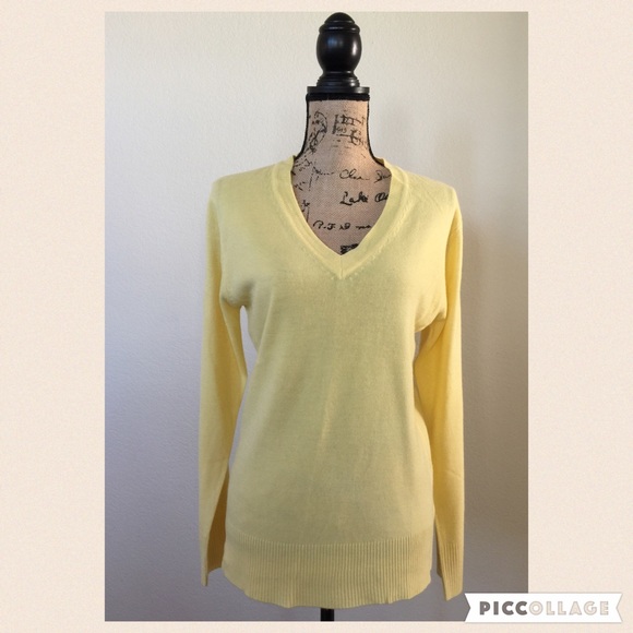 ⚜️New WOT Yellow Sweater Size M⚜️ - Picture 1 of 3