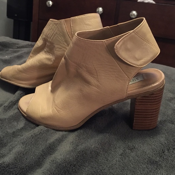 Steve Madden nude sandals