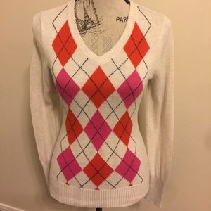 Argyle small sweater.