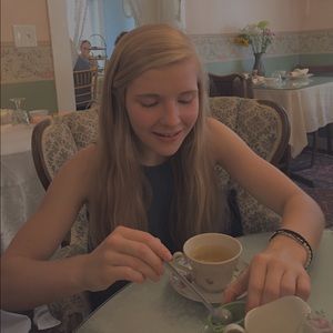 Meet your Posher, Ella