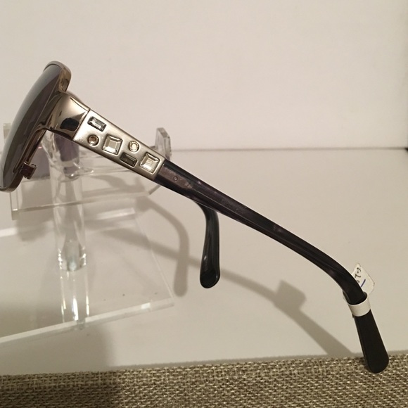 New Vera Wang Sunglasses main image 4