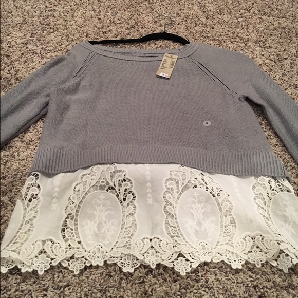 NEW WITH TAGS gray American Eagle sweater