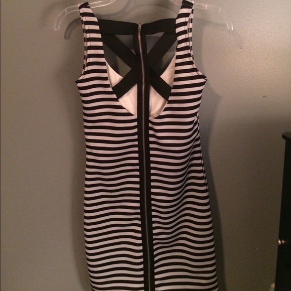 Sexy black&white striped dress w/ strappy back//XS - Picture 3 of 3
