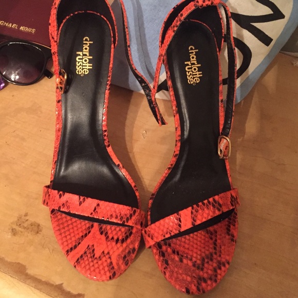 BLACK FRIDAY DEAL ! Snake skin pattern heels