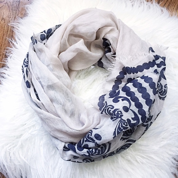 Lightweight Printed Scarf