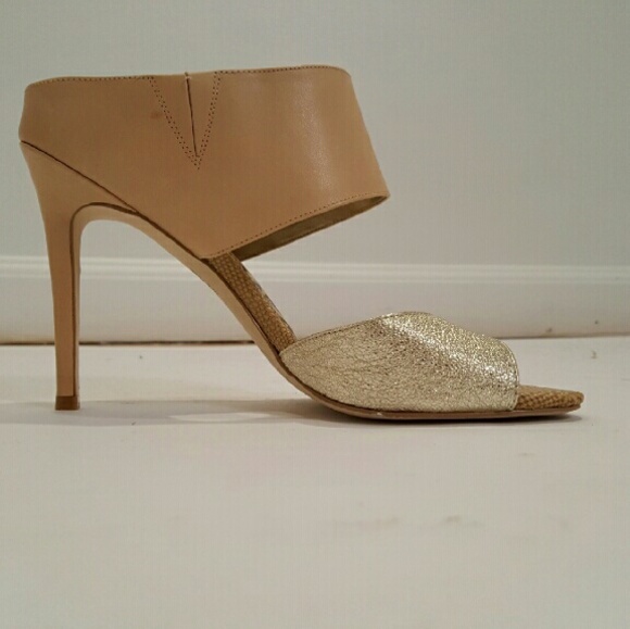 Nude and gold sandal heel