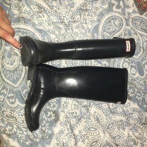 Navy tall Hunter rain boots