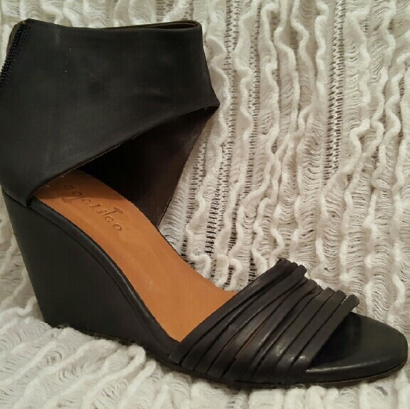 Shoes - Coclico Sandal Juna Leather Ankle-Cuff Wedge Black