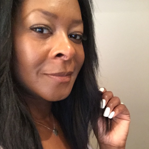 Meet your Posher, Dionne - Picture 3 of 3