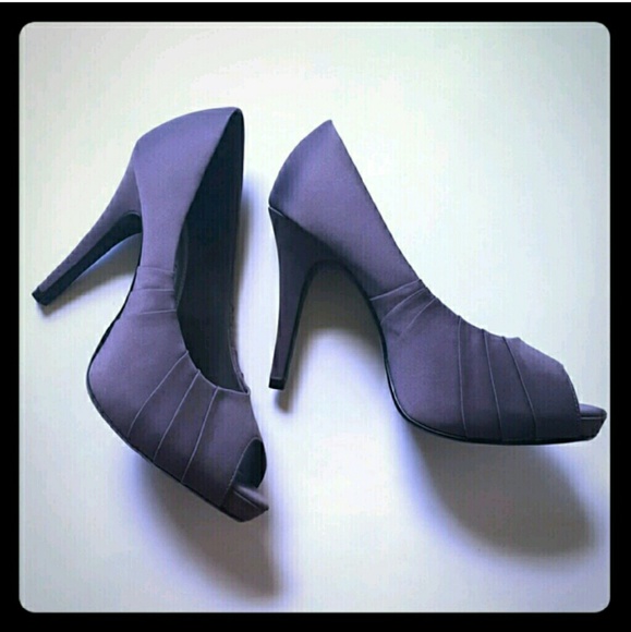 Lulu Townsend Shoes - Gray like new peep toe heels
