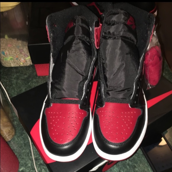 Air Jordan Banned 1s - Picture 2 of 4