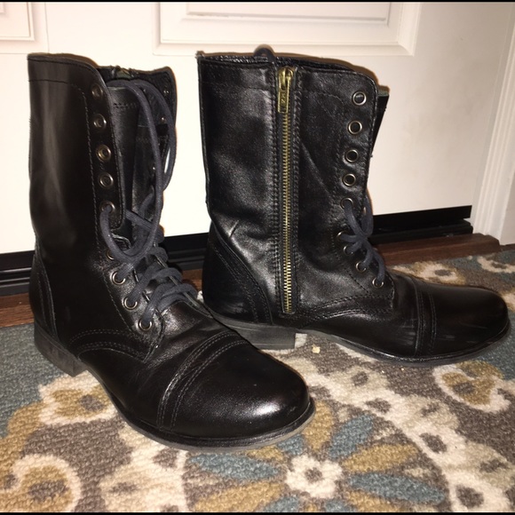 Steve Madden Shoes - 🎉SALE🎉 Black zippered and laced boots