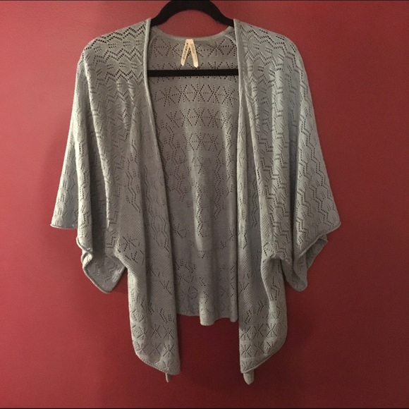 Short sleeve sweater