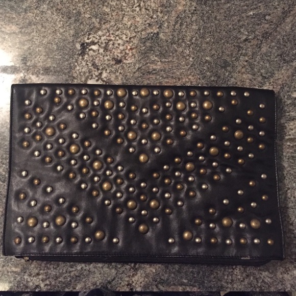 Studded clutch
