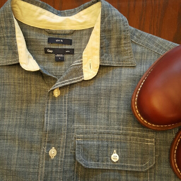 GAP Slim Fit  Chambray Button Up