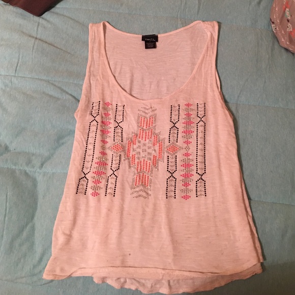 Medium rue 21 shirt . Fits shorter in the front