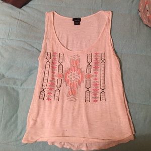 Medium rue 21 shirt . Fits shorter in the front