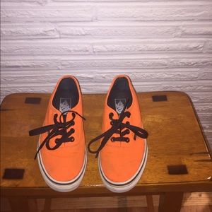 Orange vans☀️💥
