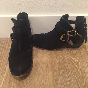 Steve Madden black booties