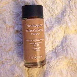 NEUTROGENA shine control foundation