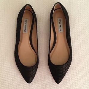 Steve Madden Kleary Snakeskin Flats size 7.5