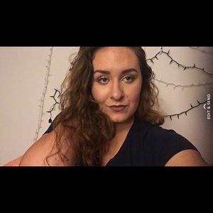 Meet your Posher, Courtney