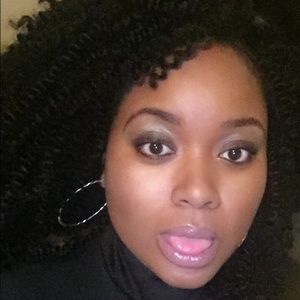 Meet your Posher, Ayana