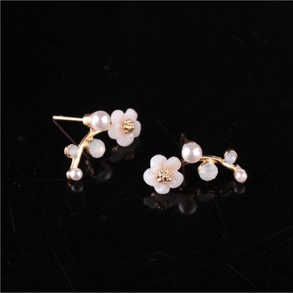 ❤️4 for $20 Sale❤️ flower stud earring gold/sliver - Picture 2 of 5
