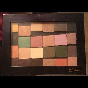 23 professional eye shadows with Z-Palette
