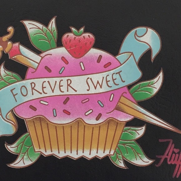 As sweet as a cupcake - Picture 1 of 3