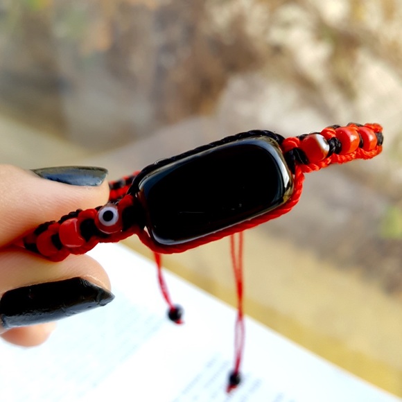 Black Onyx Agate Stone Evil Eye Macrame Bracelet - Picture 2 of 3