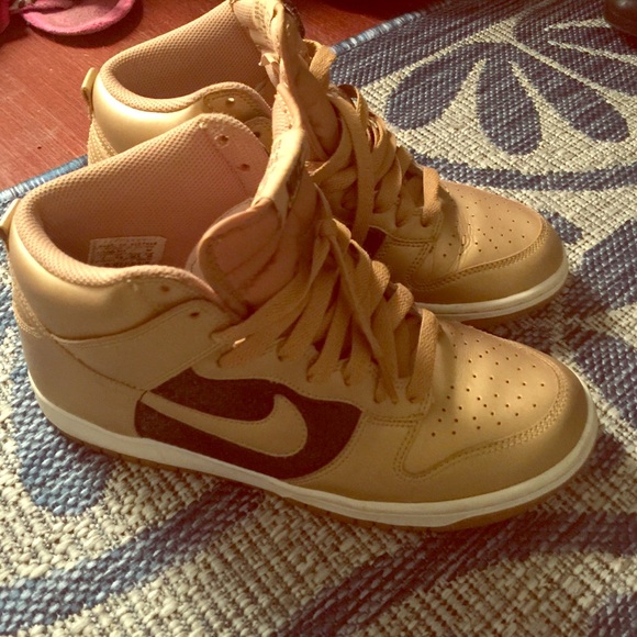 High top Nike