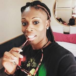 Meet your Posher, Dee