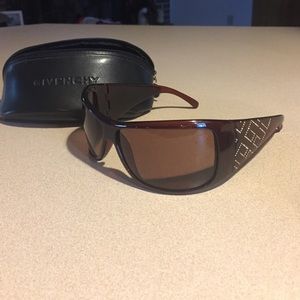 ***Price Drop*** Givenchy Sunglasses with case