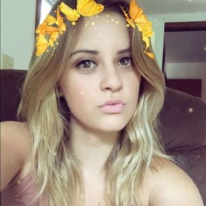 Meet your Posher, Becca