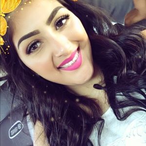 Meet your Posher, Desiree