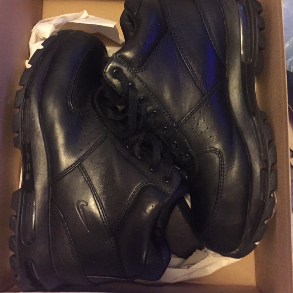1 pair of men's Nike boots size 10