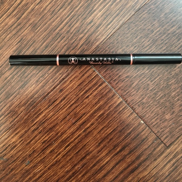 Anastasia Beverly Hills Brow Definer in Auburn