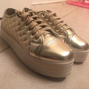 Breckelle's Quilted Platform Sneaker