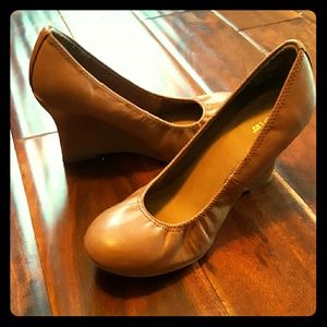 Closed Toe Wedges tan/beige