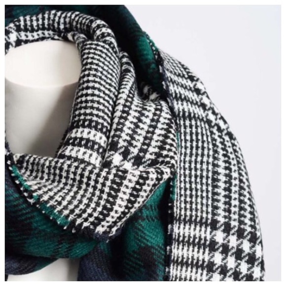 GREEN/BLACK CHECKERED OBLONG SCARF - Picture 3 of 3