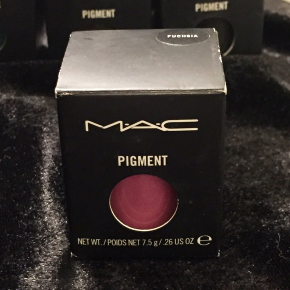 MAC pigment 7.5g in Fuchsia