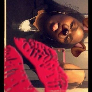 Meet your Posher, Amira