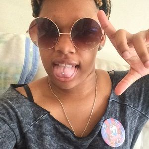 Meet your Posher, Monique