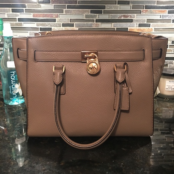 Michael Kors Handbags - 🎉CLOSET CLOSING- Michael Kors Hamilton Traveler