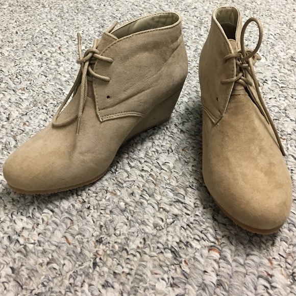 bella marie Other - BNWT Girls wedge bootie