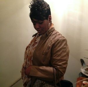 Meet your Posher, Antionette