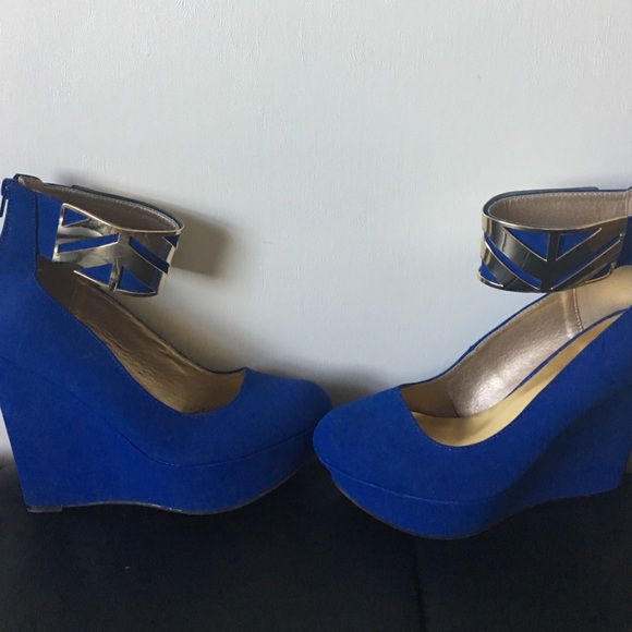Wedges, Heels, Pumps - Picture 2 of 2