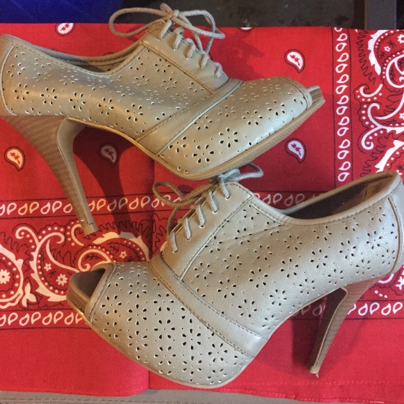 Fioni Shoes - Peep toe lace up heels