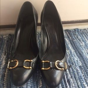Burberry black leather 4in heels